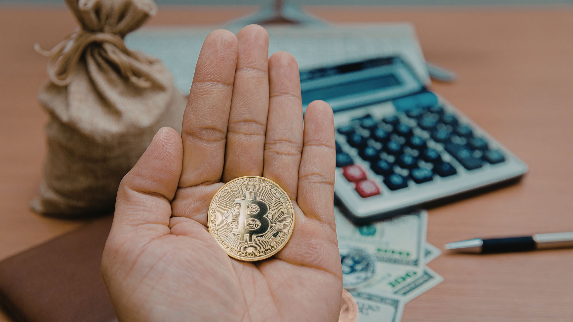 Bitcoin ETFs See $458M Inflow as a “Geopolitical Dip” Story Takes Hold